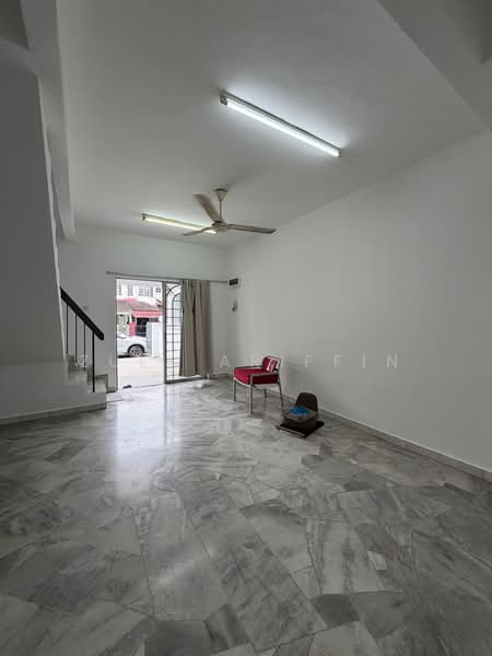 Rumah Teres 2 Tingkat untuk Dijual di Batu Caves (Selangor) - ZULL ARIFFIN - Living Room - PropertyGuru.com.my
