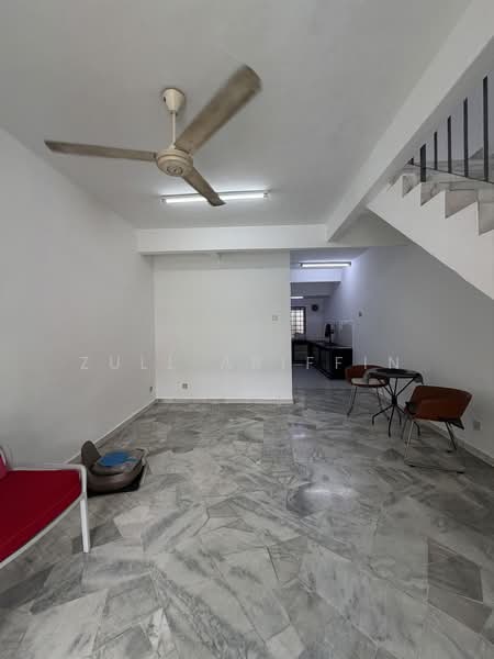 Rumah Teres 2 Tingkat untuk Dijual di Batu Caves (Selangor) - ZULL ARIFFIN - Living Room - PropertyGuru.com.my