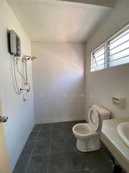 Semi-Detached House for Sale in Sungai Buloh (Selangor) - Eda Wong - Bathroom - PropertyGuru.com.my