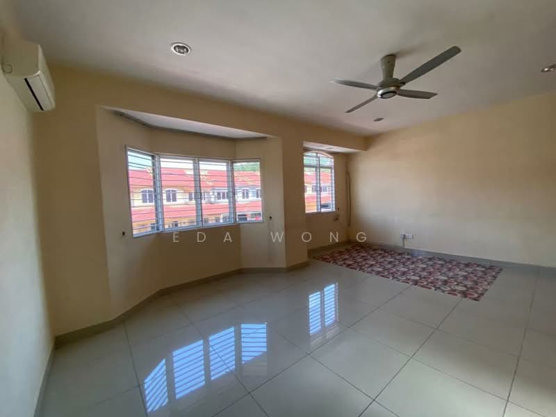 Semi-Detached House for Sale in Sungai Buloh (Selangor) - Eda Wong - Living Room - PropertyGuru.com.my