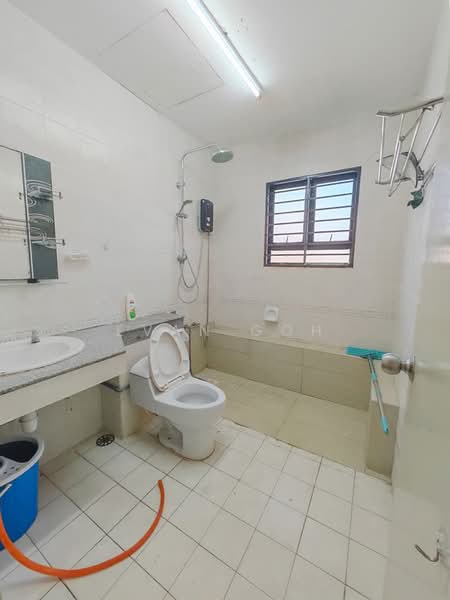 Semi-Detached House for Sale in Taman Mutiara Indah (Puchong) - Evan Goh - Bathroom - PropertyGuru.com.my
