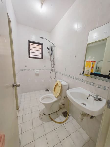 Semi-Detached House for Sale in Taman Mutiara Indah (Puchong) - Evan Goh - Bathroom - PropertyGuru.com.my