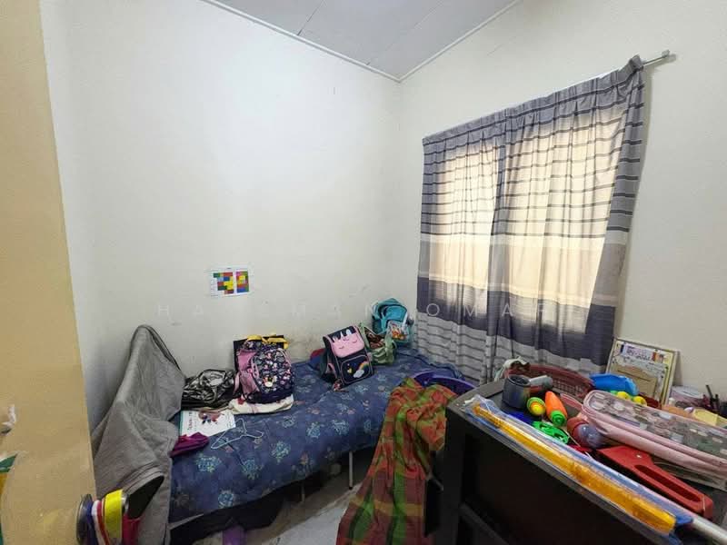 1-storey Terraced House for Sale in Alam Perdana (Puncak Alam) - Hazeman Omar - Bedroom - PropertyGuru.com.my