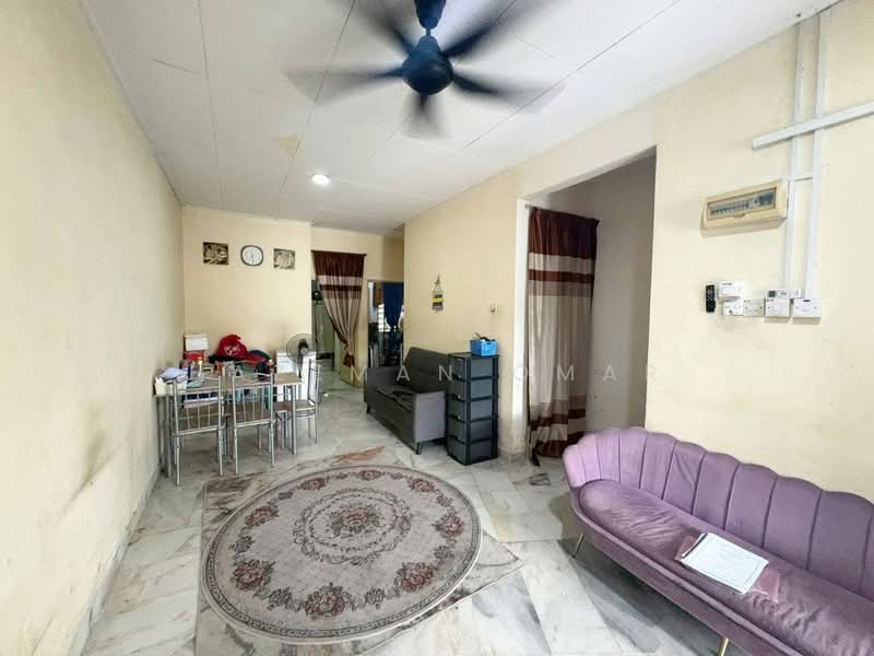 1-storey Terraced House for Sale in Alam Perdana (Puncak Alam) - Hazeman Omar - Living Room - PropertyGuru.com.my