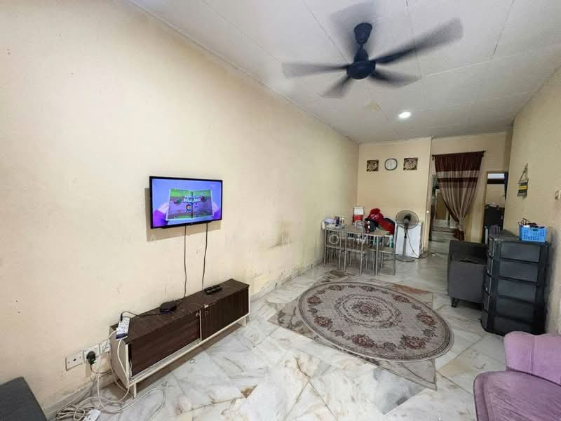 1-storey Terraced House for Sale in Alam Perdana (Puncak Alam) - Hazeman Omar - Living Room - PropertyGuru.com.my