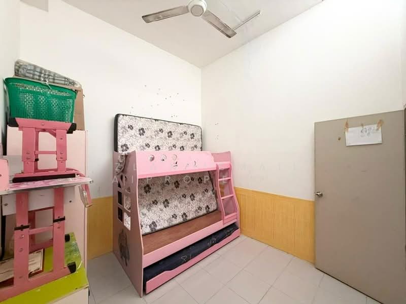 Rumah Teres 1 Tingkat untuk Dijual di Taman Putri Kulai (Kulai) - Azlan Ismail aiproperty - Bedroom - PropertyGuru.com.my