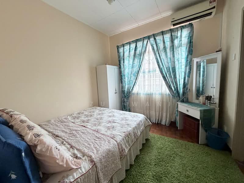 Rumah Teres 2 Tingkat untuk Dijual di Bandar Tasik Kesuma (Beranang) - Syazue Wanie - Bedroom - PropertyGuru.com.my