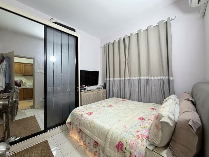 Rumah Teres 2 Tingkat untuk Dijual di Bandar Tasik Kesuma (Beranang) - Syazue Wanie - Bedroom - PropertyGuru.com.my