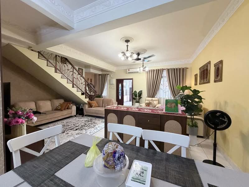 Rumah Teres 2 Tingkat untuk Dijual di Bandar Tasik Kesuma (Beranang) - Syazue Wanie - Living Room - PropertyGuru.com.my