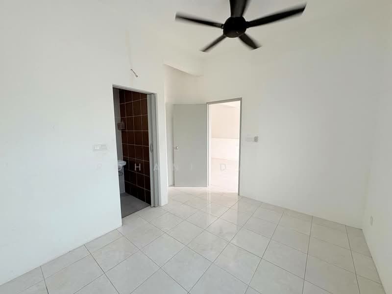 Rumah Bandar untuk Disewa di Semenyih (Selangor) - Rohani Daud - Bathroom - PropertyGuru.com.my