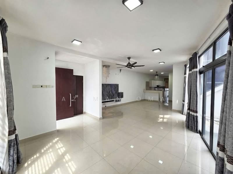 2-storey Terraced House for Sale in Laman Glenmarie (Shah Alam) - Hazeman Omar - Living Room - PropertyGuru.com.my