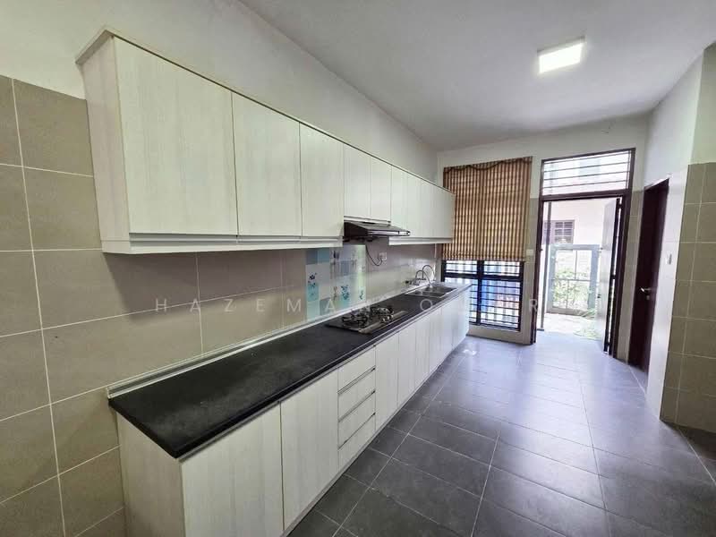 2-storey Terraced House for Sale in Laman Glenmarie (Shah Alam) - Hazeman Omar - Kitchen - PropertyGuru.com.my