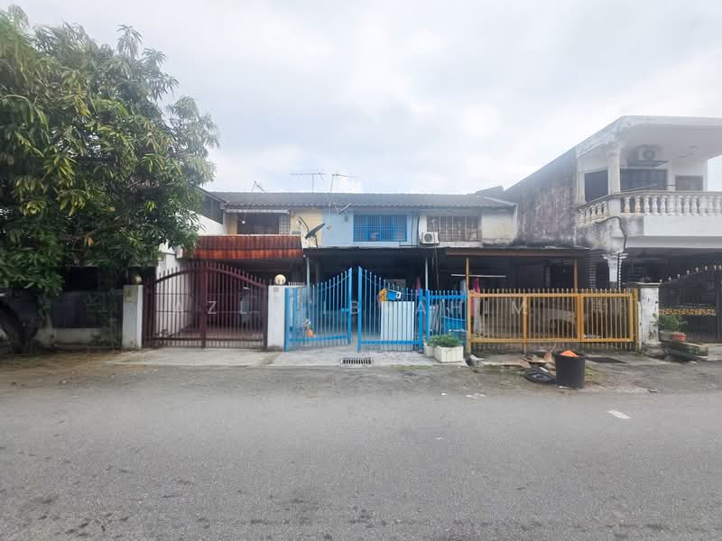 2-storey Terraced House for Sale in Taman Putra (Ampang) - Azli Ibrahim - Exterior - PropertyGuru.com.my