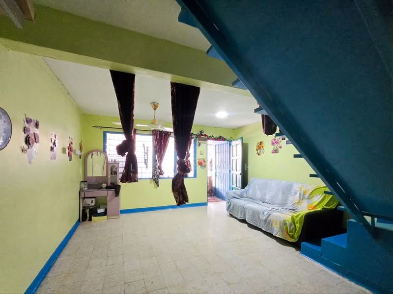 2-storey Terraced House for Sale in Taman Putra (Ampang) - Azli Ibrahim - Living Room - PropertyGuru.com.my