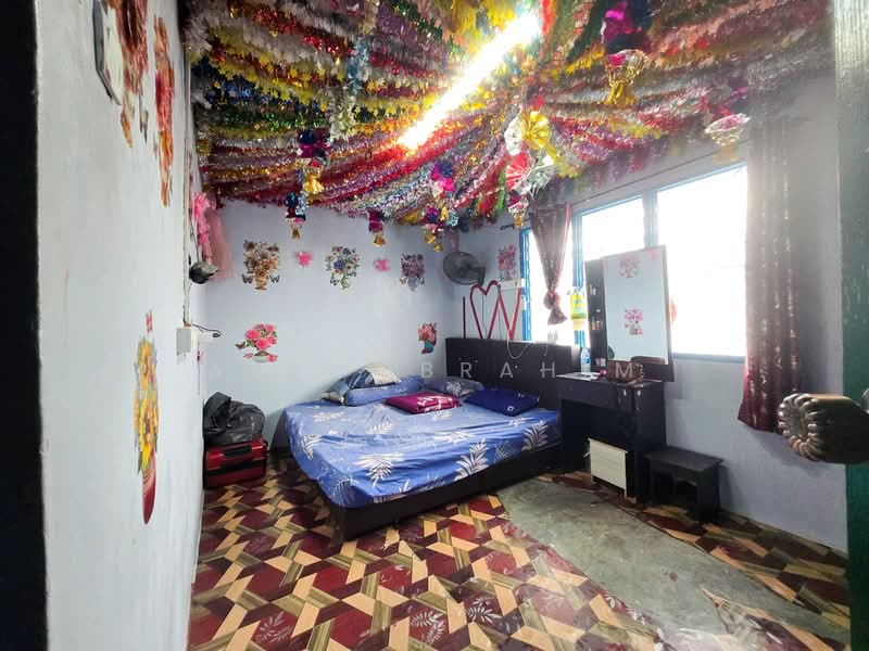 2-storey Terraced House for Sale in Taman Putra (Ampang) - Azli Ibrahim - Bedroom - PropertyGuru.com.my