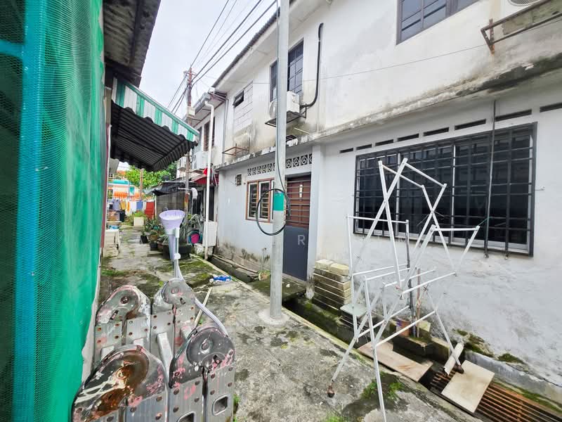 2-storey Terraced House for Sale in Taman Putra (Ampang) - Azli Ibrahim - Exterior - PropertyGuru.com.my