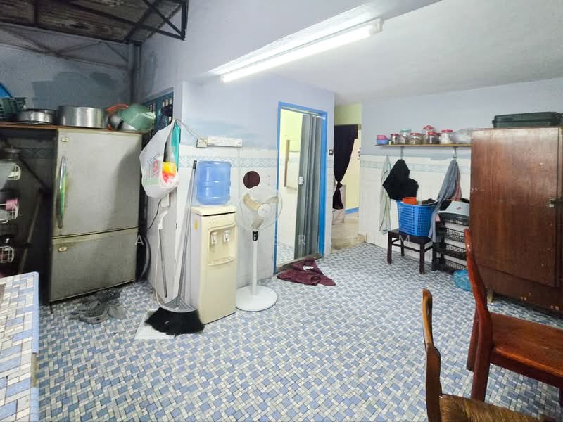 2-storey Terraced House for Sale in Taman Putra (Ampang) - Azli Ibrahim - Kitchen - PropertyGuru.com.my