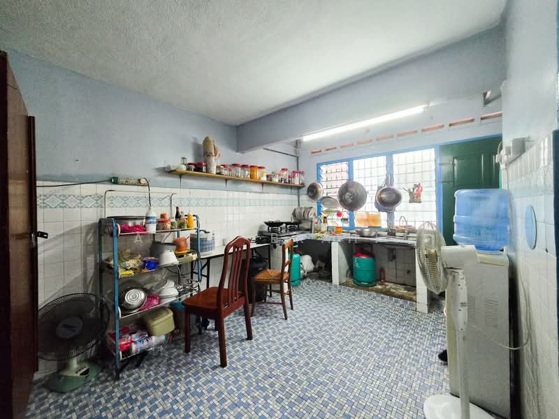2-storey Terraced House for Sale in Taman Putra (Ampang) - Azli Ibrahim - Kitchen - PropertyGuru.com.my