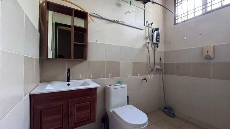Kedai / Pejabat untuk Disewa di Johor Bahru (Johor) - Julie Yew - Bathroom - PropertyGuru.com.my
