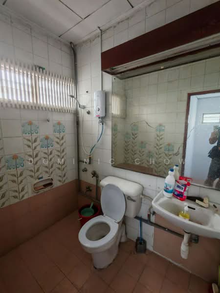 2-storey Terraced House for Rent in Taman Pelangi (Johor Bahru) - Dominic Chow - Bathroom - PropertyGuru.com.my