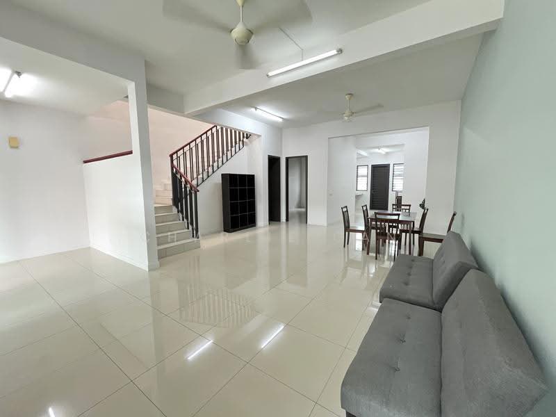 Rumah Teres 2-Tingkat untuk Disewa di Bandar Saujana Putra (Tanjong Duabelas) - Charlie Gan - Living Room - PropertyGuru.com.my