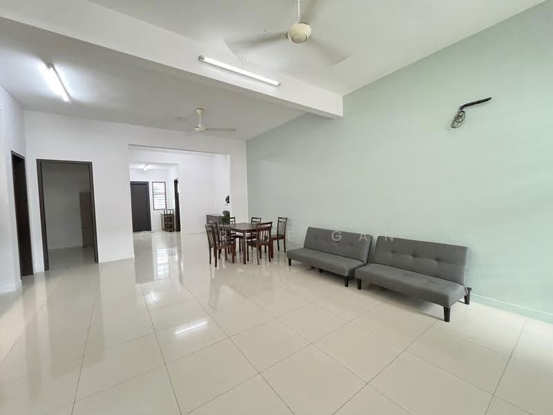 Rumah Teres 2-Tingkat untuk Disewa di Bandar Saujana Putra (Tanjong Duabelas) - Charlie Gan - Living Room - PropertyGuru.com.my