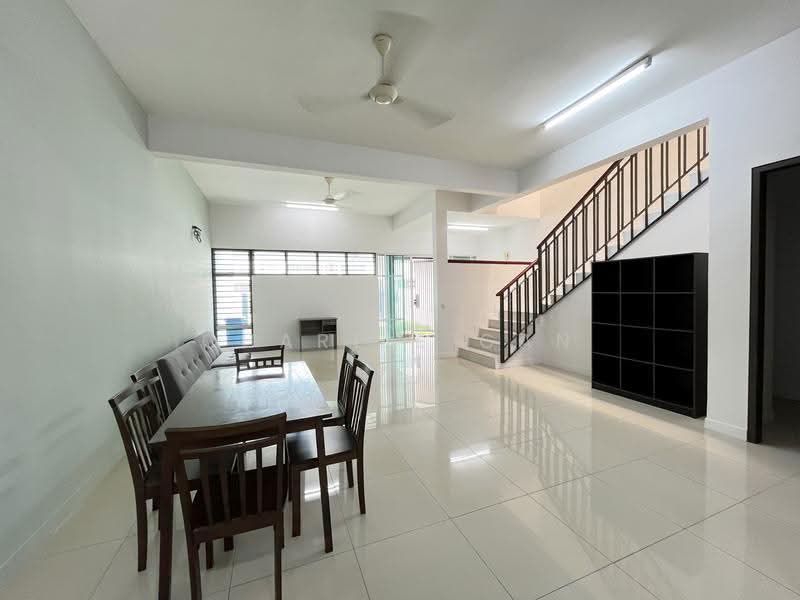 Rumah Teres 2-Tingkat untuk Disewa di Bandar Saujana Putra (Tanjong Duabelas) - Charlie Gan - Living Room - PropertyGuru.com.my