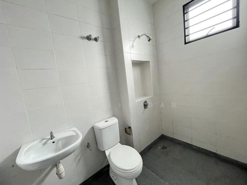 Rumah Teres 2-Tingkat untuk Disewa di Bandar Saujana Putra (Tanjong Duabelas) - Charlie Gan - Bathroom - PropertyGuru.com.my