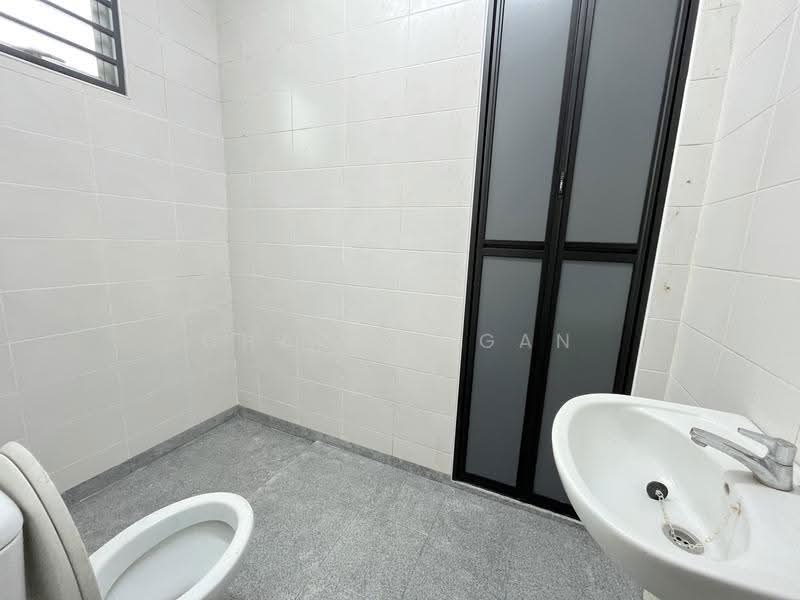 Rumah Teres 2-Tingkat untuk Disewa di Bandar Saujana Putra (Tanjong Duabelas) - Charlie Gan - Bathroom - PropertyGuru.com.my