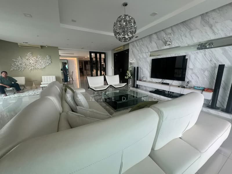 Kondominium untuk Dijual di Gurney Paragon - Ronald Ng - Living Room - PropertyGuru.com.my