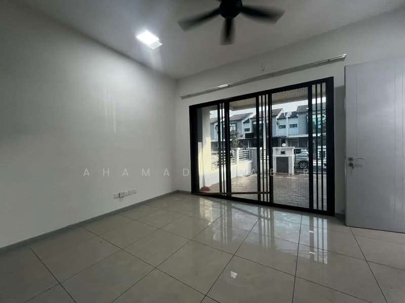 2-storey Terraced House for Sale in Sungai Buloh (Selangor) - Ahamadi Sabir - Living Room - PropertyGuru.com.my