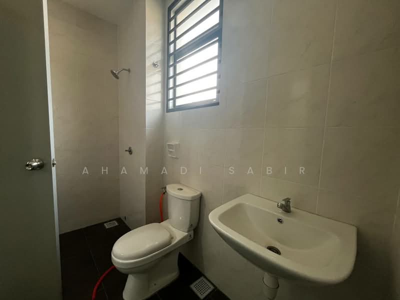2-storey Terraced House for Sale in Sungai Buloh (Selangor) - Ahamadi Sabir - Bathroom - PropertyGuru.com.my