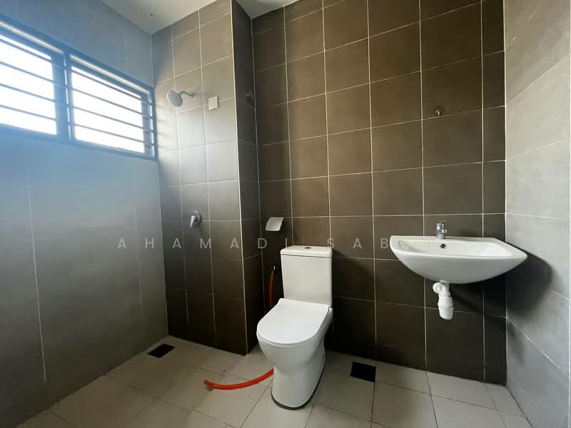 2-storey Terraced House for Sale in Sungai Buloh (Selangor) - Ahamadi Sabir - Bathroom - PropertyGuru.com.my