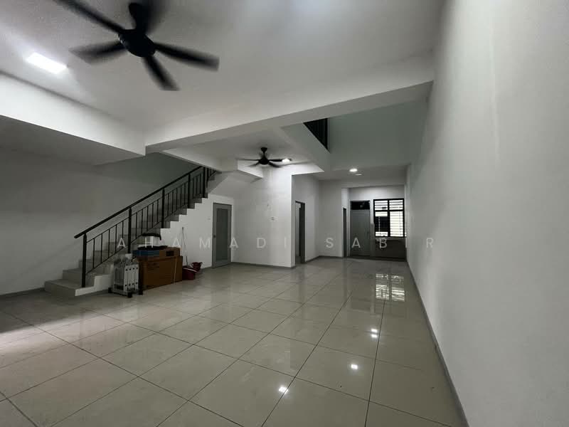 2-storey Terraced House for Sale in Sungai Buloh (Selangor) - Ahamadi Sabir - Living Room - PropertyGuru.com.my
