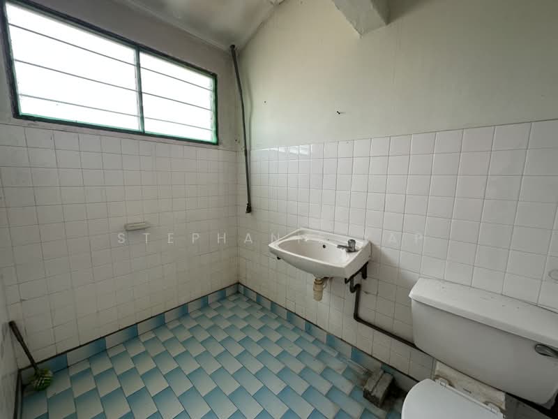 Rumah Teres 2 Tingkat untuk Dijual di Taman Seri Putra (Banting) - Stephanie Yap - Bathroom - PropertyGuru.com.my