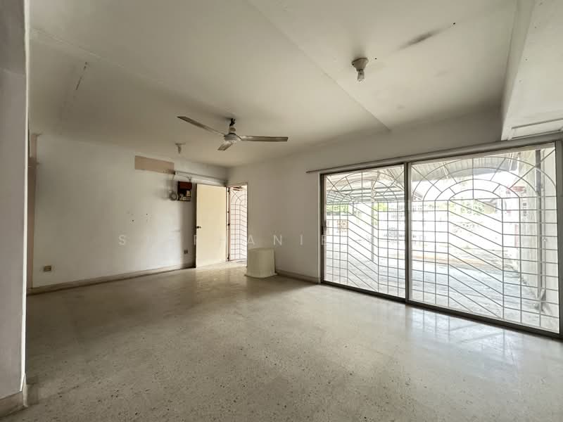Rumah Teres 2 Tingkat untuk Dijual di Taman Seri Putra (Banting) - Stephanie Yap - Living Room - PropertyGuru.com.my