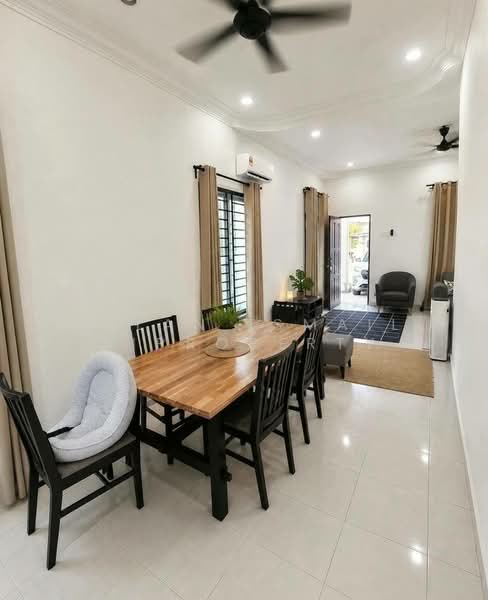 Rumah Teres 1-Tingkat untuk Dijual di Bandar Seri Alam (Masai) - Azlan Ismail aiproperty - Dining Room - PropertyGuru.com.my