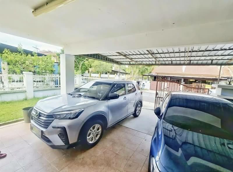 Rumah Teres 1-Tingkat untuk Dijual di Bandar Seri Alam (Masai) - Azlan Ismail aiproperty - Car Park - PropertyGuru.com.my