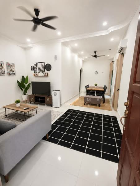 Rumah Teres 1-Tingkat untuk Dijual di Bandar Seri Alam (Masai) - Azlan Ismail aiproperty - Living Room - PropertyGuru.com.my
