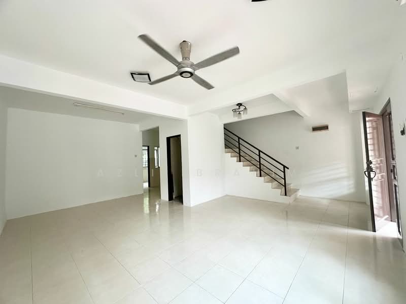 Rumah Teres 2 Tingkat untuk Dijual di Taman Pinggiran Permata (Batu Caves) - Azli Ibrahim - Living Room - PropertyGuru.com.my