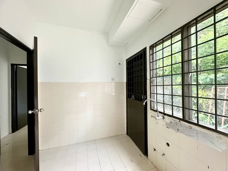 Rumah Teres 2 Tingkat untuk Dijual di Taman Pinggiran Permata (Batu Caves) - Azli Ibrahim - Kitchen - PropertyGuru.com.my