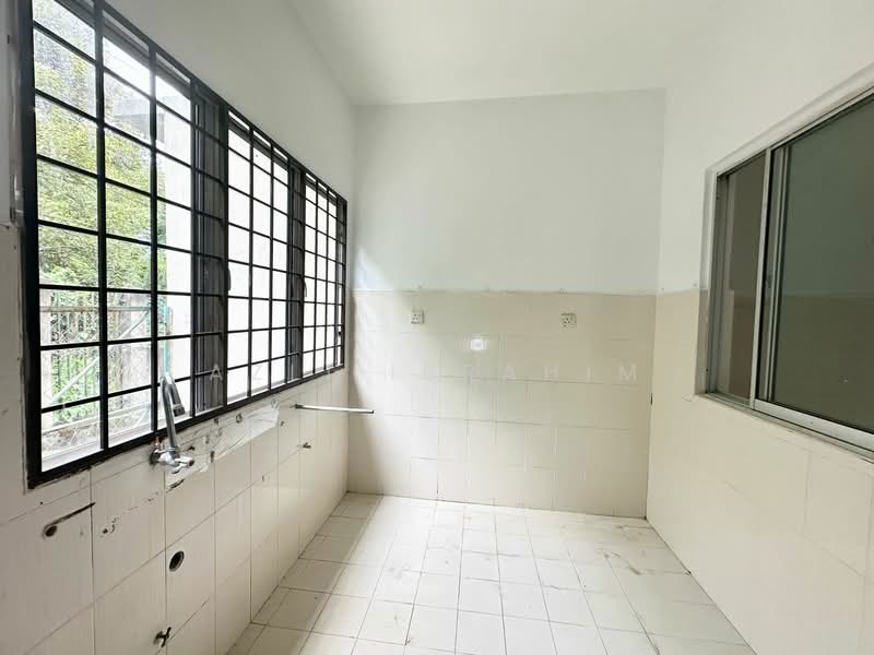 Rumah Teres 2 Tingkat untuk Dijual di Taman Pinggiran Permata (Batu Caves) - Azli Ibrahim - Kitchen - PropertyGuru.com.my