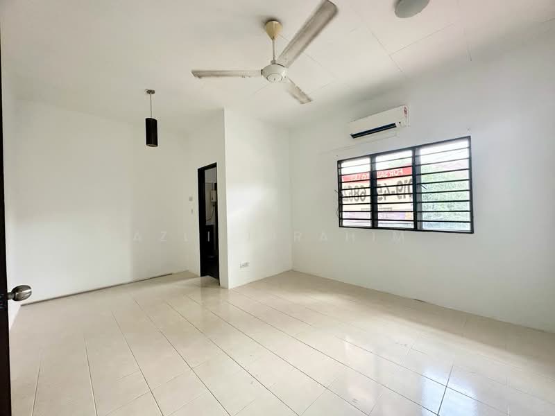 Rumah Teres 2 Tingkat untuk Dijual di Taman Pinggiran Permata (Batu Caves) - Azli Ibrahim - Living Room - PropertyGuru.com.my