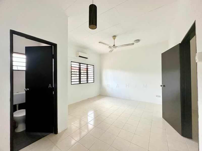 Rumah Teres 2 Tingkat untuk Dijual di Taman Pinggiran Permata (Batu Caves) - Azli Ibrahim - Bathroom - PropertyGuru.com.my