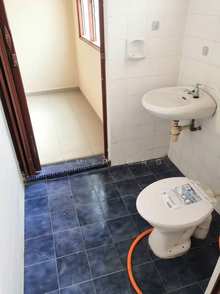 2-storey Terraced House for Sale in Taman Bukit Cheng (Cheng) - Tim Piong - Bathroom - PropertyGuru.com.my