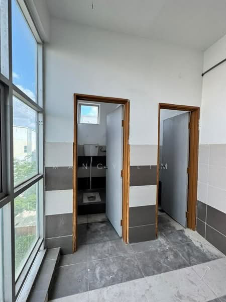 Kilang untuk Dijual di Kawasan Perindustrian SILC (Iskandar Puteri (Nusajaya)) - Mancy Lim - Bathroom - PropertyGuru.com.my