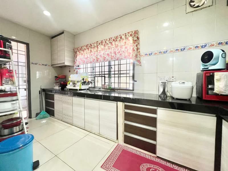 2-storey Terraced House for Sale in Taman Pelangi Semenyih (Semenyih) - Azli Ibrahim - Kitchen - PropertyGuru.com.my