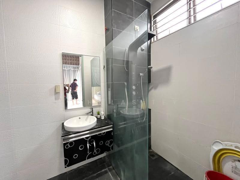 Cluster House for Sale in Setia Tropika (Johor Bahru) - Nicholas Tey - Bathroom - PropertyGuru.com.my