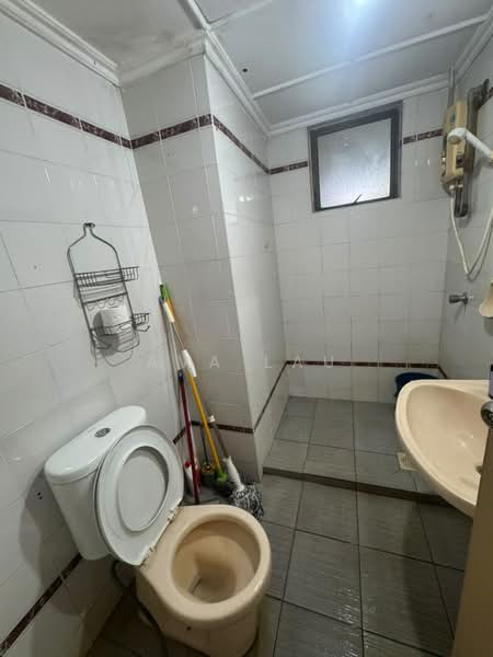 Kondominium untuk Dijual di Ehsan Ria - Ava Lau - Bathroom - PropertyGuru.com.my