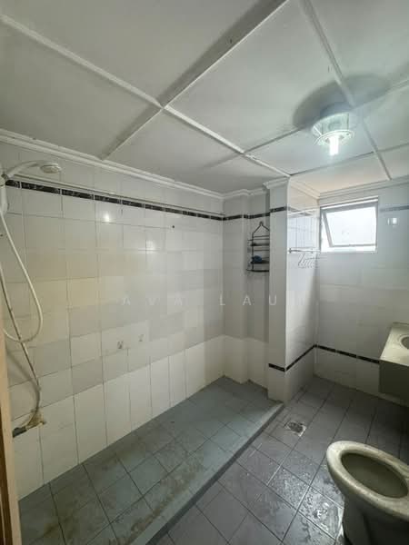 Kondominium untuk Dijual di Ehsan Ria - Ava Lau - Bathroom - PropertyGuru.com.my
